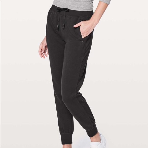 lululemon athletica Pants - LIKE NEW lululemon get going jogger size 8 ✨🖤